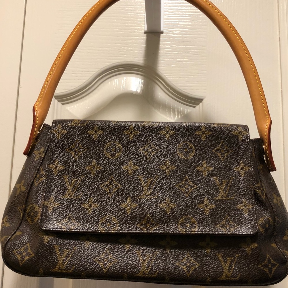 100% AUTHENTIC LOUIS VUITTON BAG Looping PM